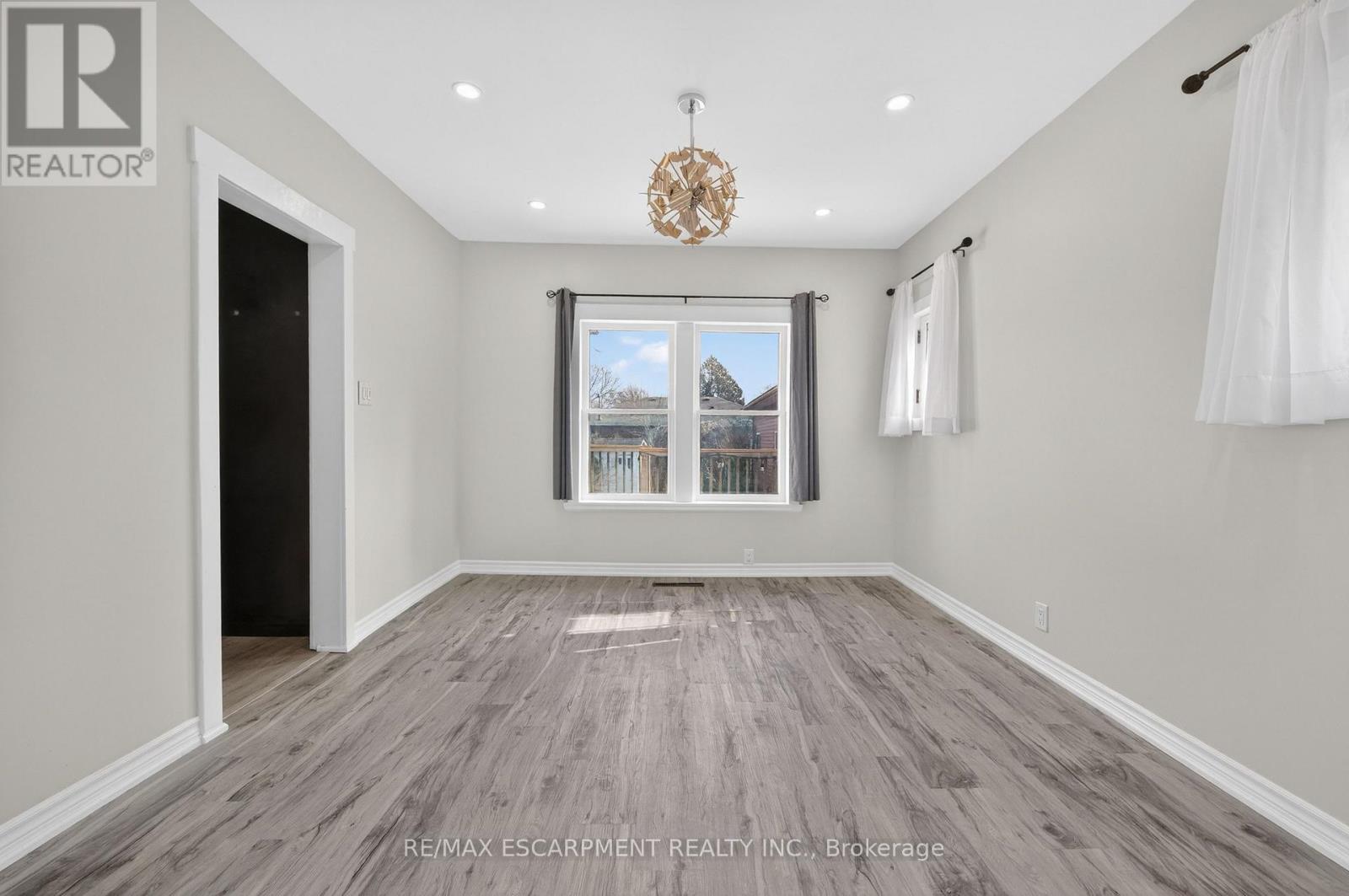 2296 New Street, Burlington, Ontario  L7R 1J3 - Photo 16 - W12855494