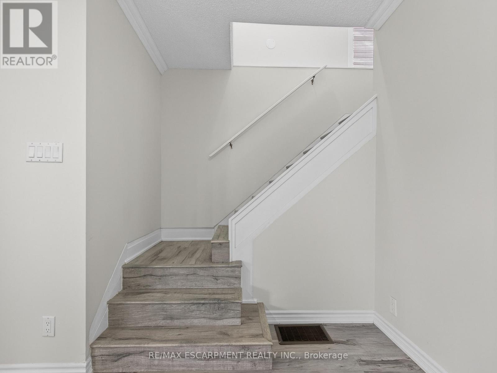 2296 New Street, Burlington, Ontario  L7R 1J3 - Photo 24 - W12855494