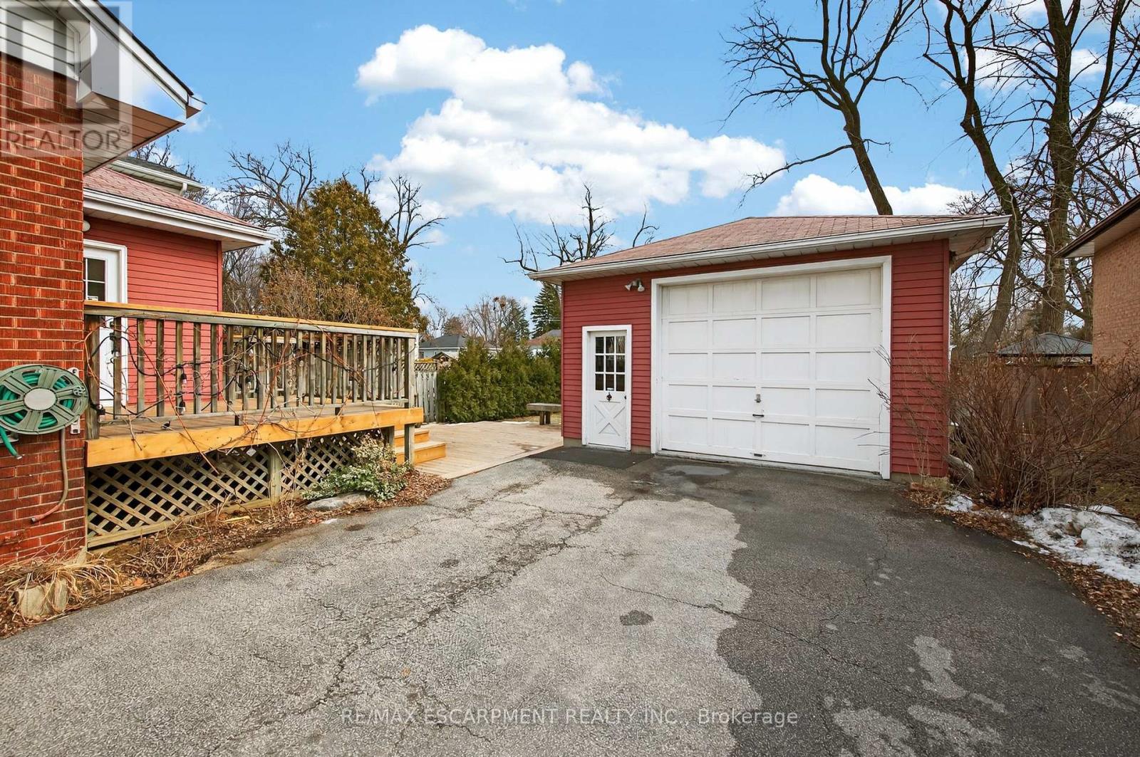 2296 New Street, Burlington, Ontario  L7R 1J3 - Photo 3 - W12855494