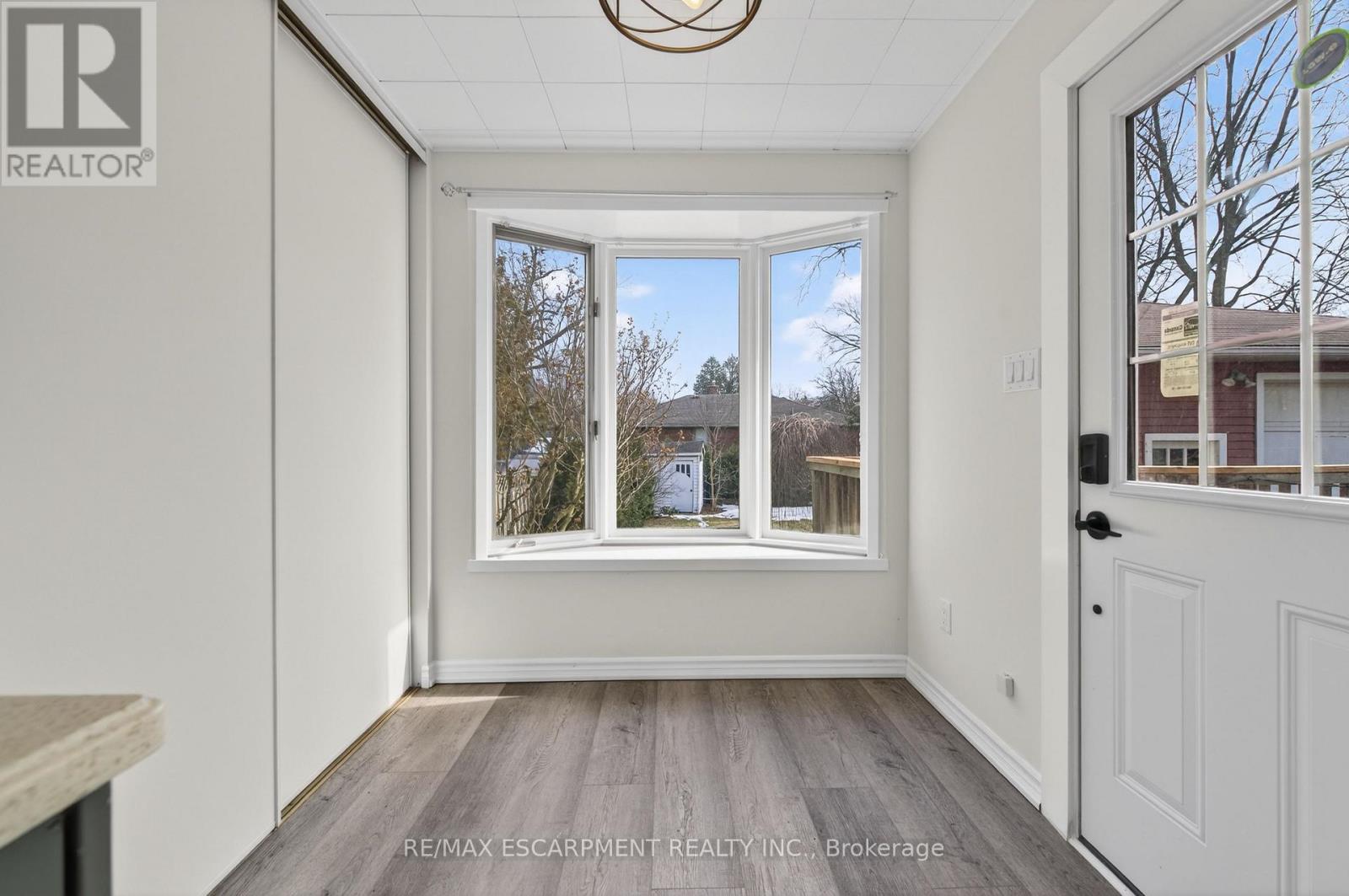 2296 New Street, Burlington, Ontario  L7R 1J3 - Photo 9 - W12855494