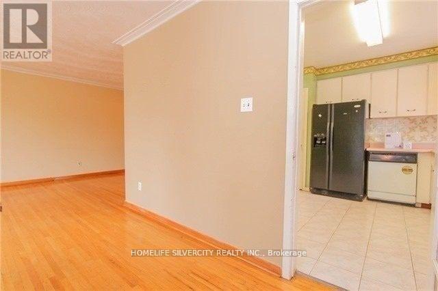 Upper Level - 31 Lakeland Drive, Toronto, Ontario  M9V 1M8 - Photo 4 - W12855506