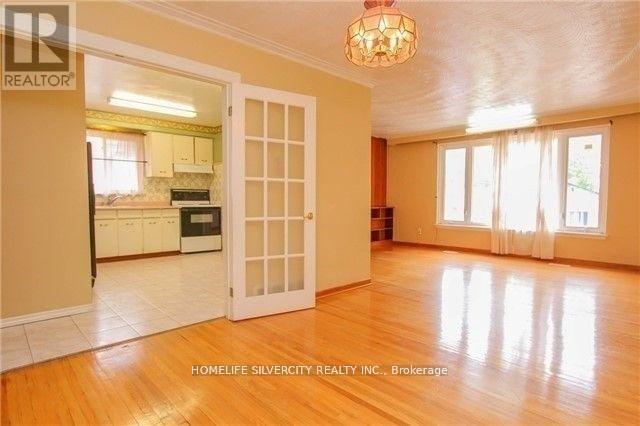 Upper Level - 31 Lakeland Drive, Toronto, Ontario  M9V 1M8 - Photo 6 - W12855506