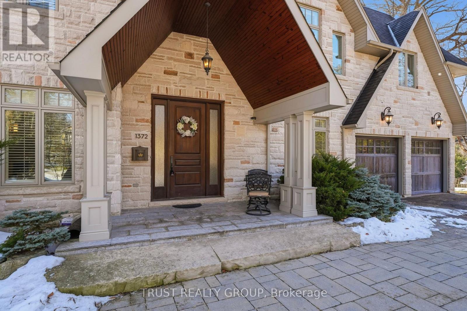 1372 Duncan Road, Oakville, Ontario  L6J 2R1 - Photo 2 - W12855516