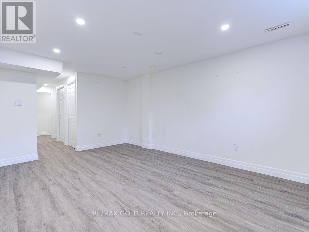 Photo 34 of 50 for 35 - 960 Bitterbush Crescent