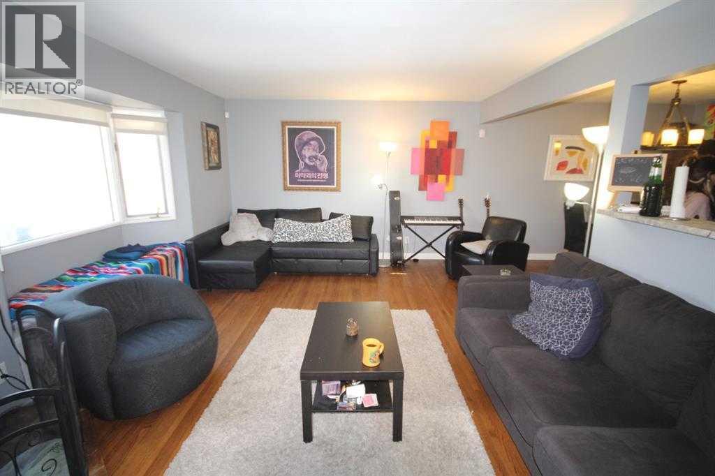 3824 Brantford Drive Nw, Calgary, Alberta  T2L 1H9 - Photo 3 - A2281541