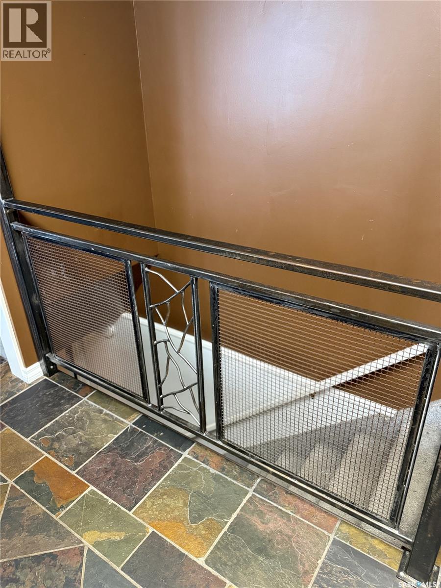 708 Brimacombe Drive, Weyburn, Saskatchewan  S4H 2P8 - Photo 11 - SK029890