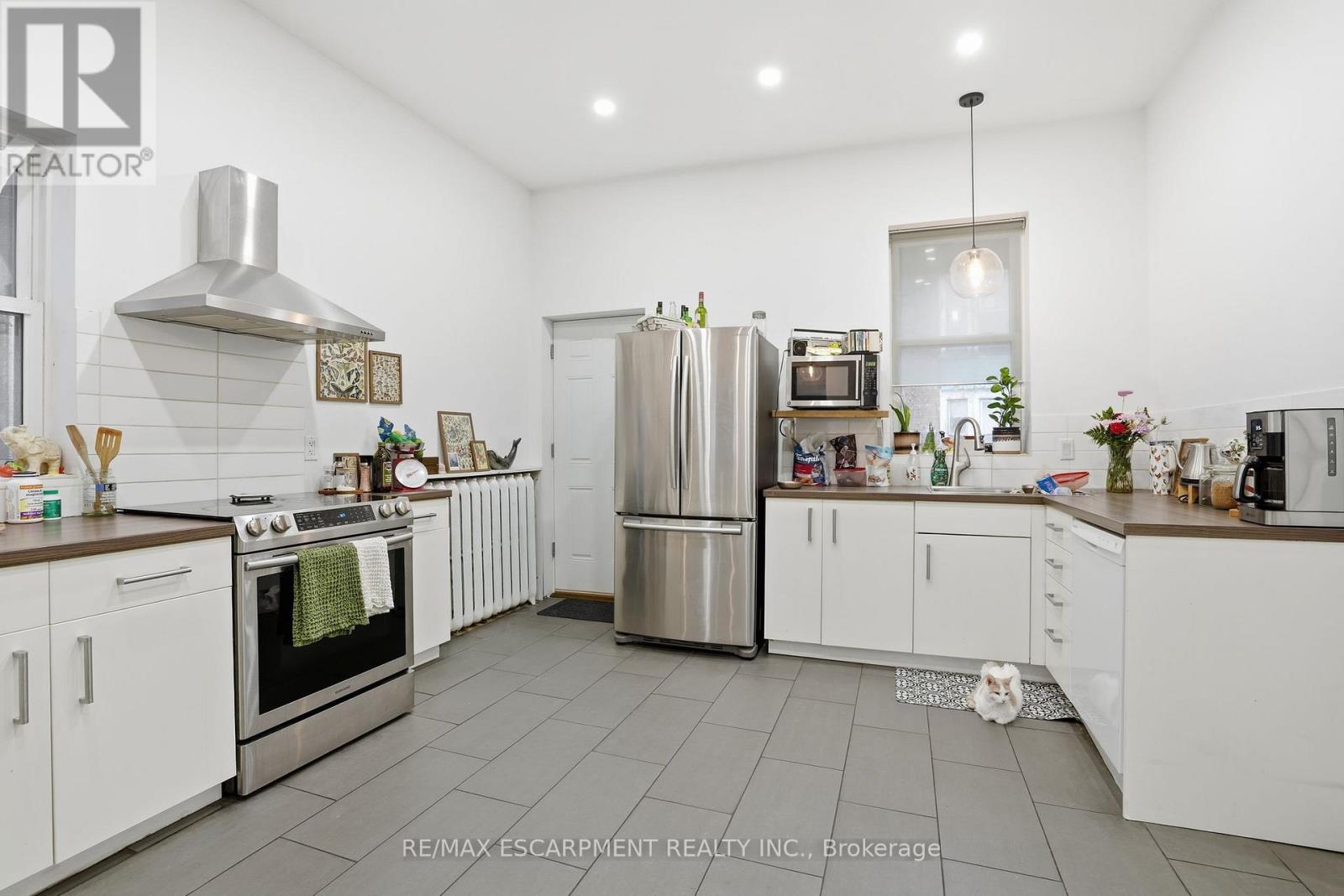 147 Emerald Street S, Hamilton (Stinson), Ontario  L8N 2V4 - Photo 11 - X12855452