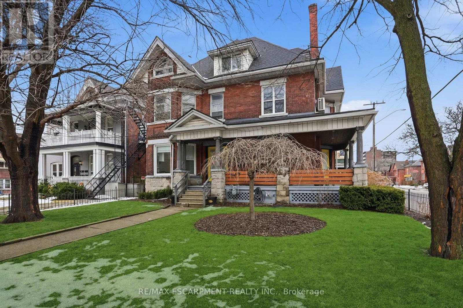 147 Emerald Street S, Hamilton (Stinson), Ontario  L8N 2V4 - Photo 2 - X12855452