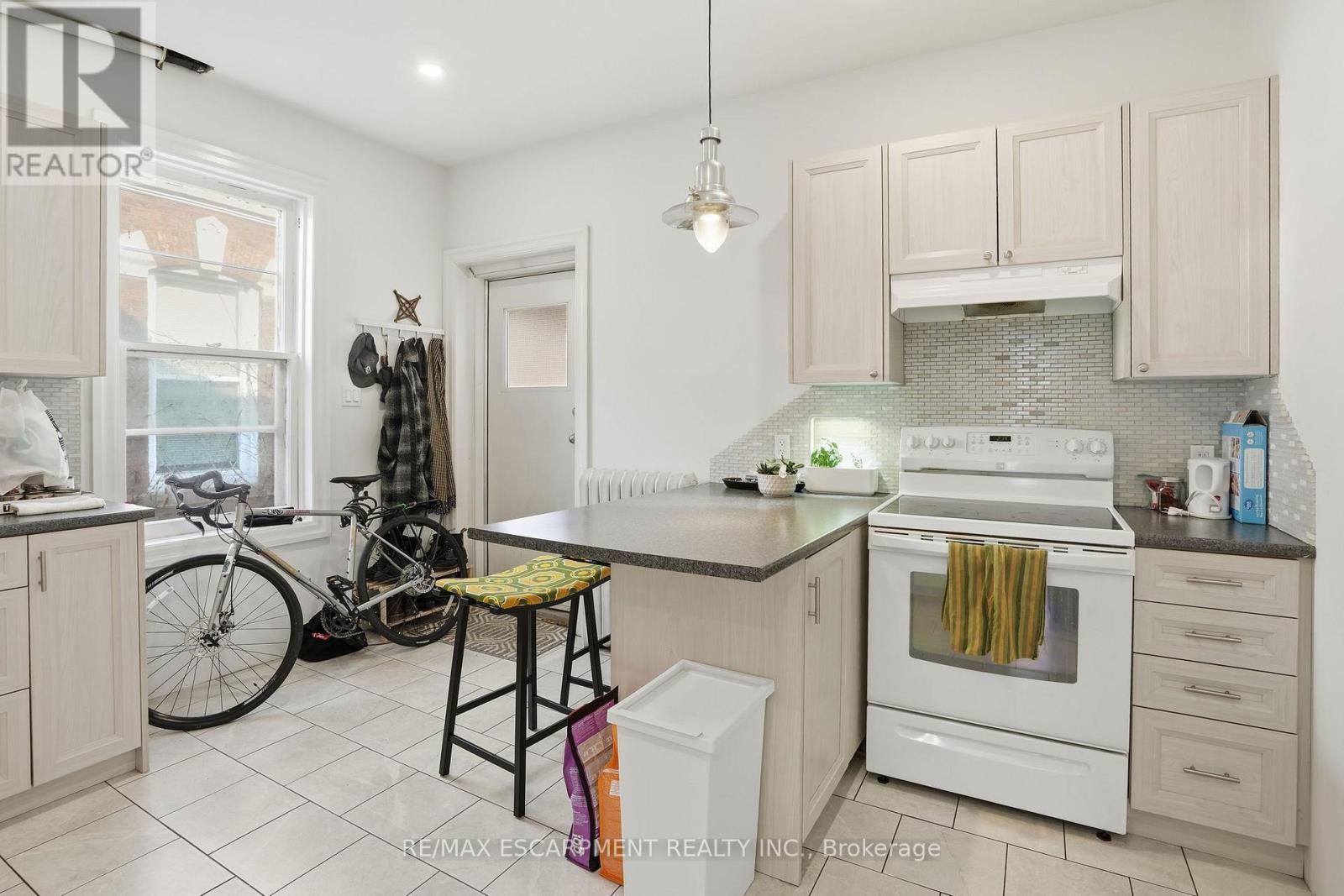 147 Emerald Street S, Hamilton (Stinson), Ontario  L8N 2V4 - Photo 21 - X12855452