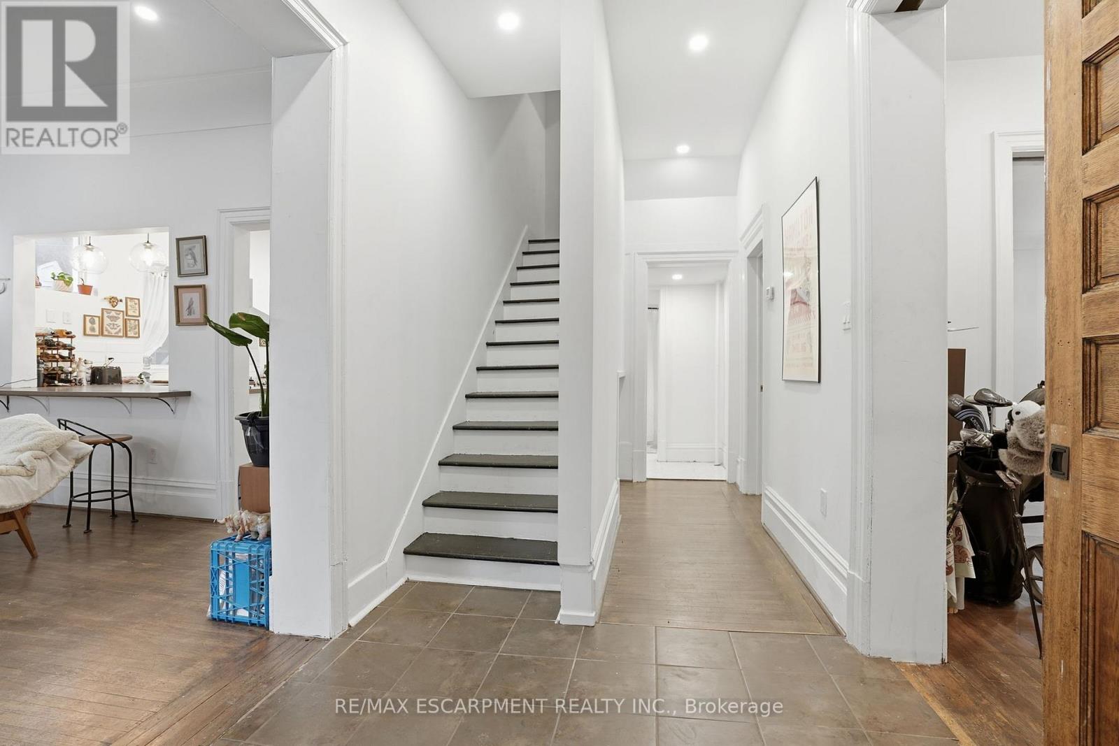 147 Emerald Street S, Hamilton (Stinson), Ontario  L8N 2V4 - Photo 7 - X12855452