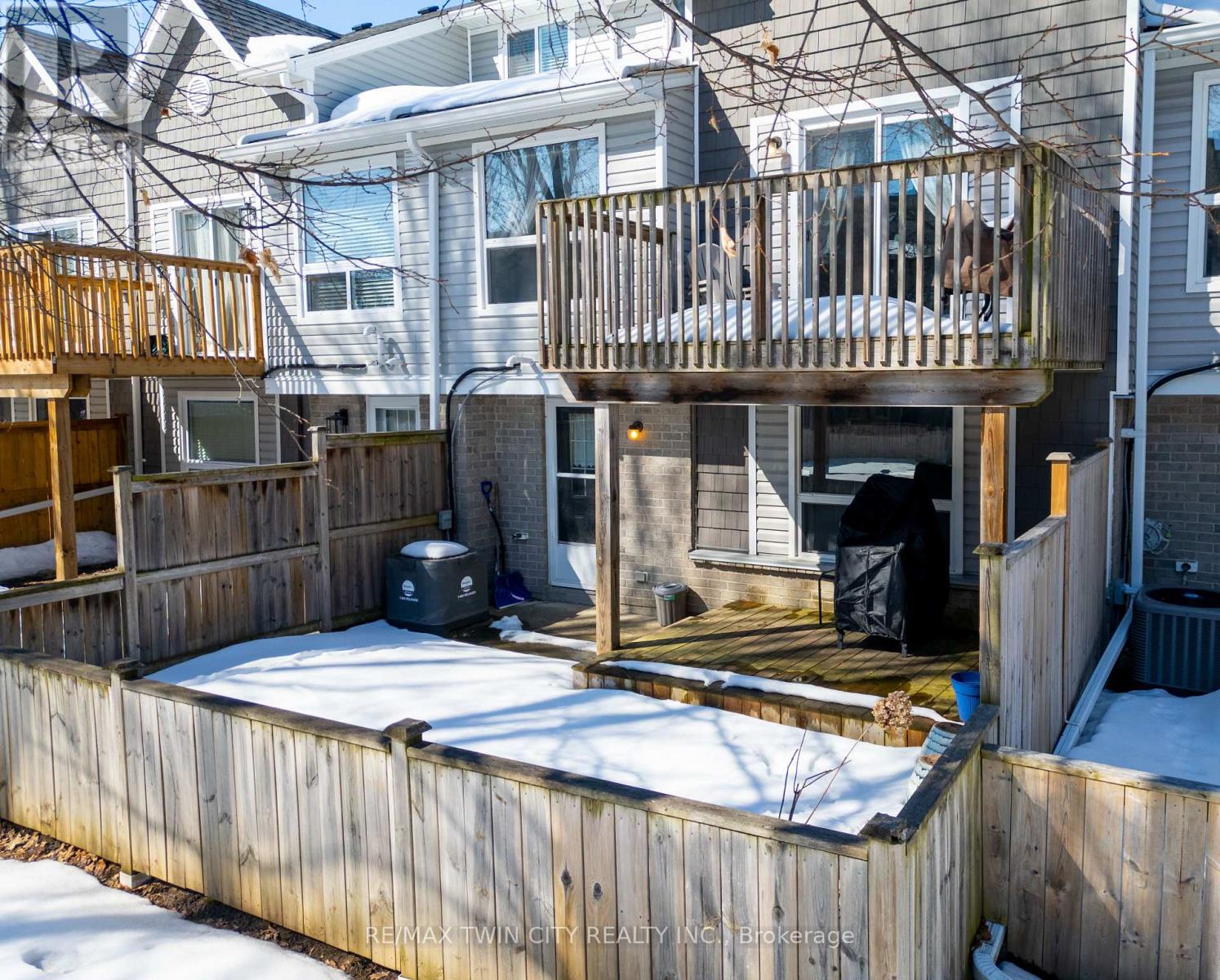 23 - 54 Green Valley Drive, Kitchener, Ontario  N2P 1Z9 - Photo 2 - X12855462