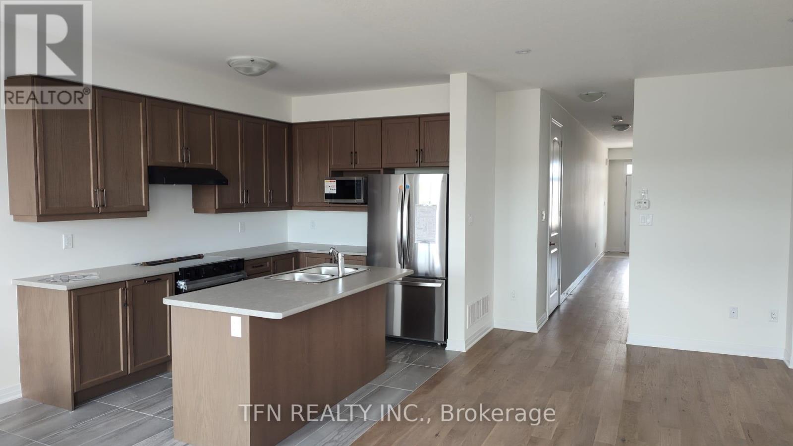 199 Port Crescent, Welland (Dain City), Ontario  L3B 0N2 - Photo 2 - X12855472