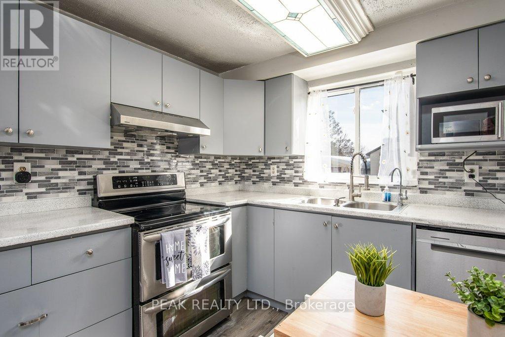 696 Parkview Crescent, Cambridge, Ontario  N3H 4X7 - Photo 13 - X12855486