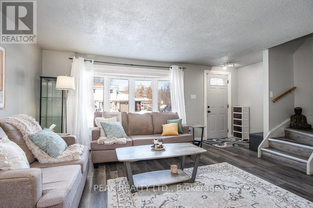 696 Parkview Crescent, Cambridge, Ontario  N3H 4X7 - Photo 3 - X12855486