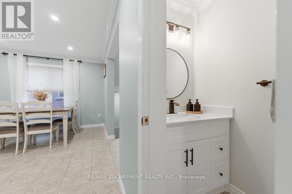 7 Vidal Court, Grimsby (Grimsby East), Ontario  L3M 5R8 - Photo 10 - X12855518