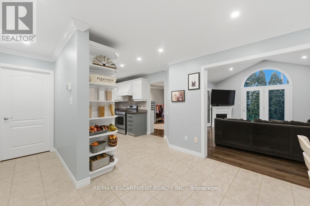 7 Vidal Court, Grimsby (Grimsby East), Ontario  L3M 5R8 - Photo 4 - X12855518