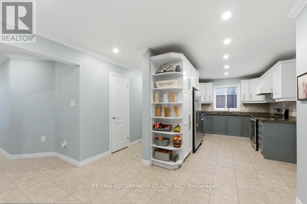 7 Vidal Court, Grimsby (Grimsby East), Ontario  L3M 5R8 - Photo 5 - X12855518