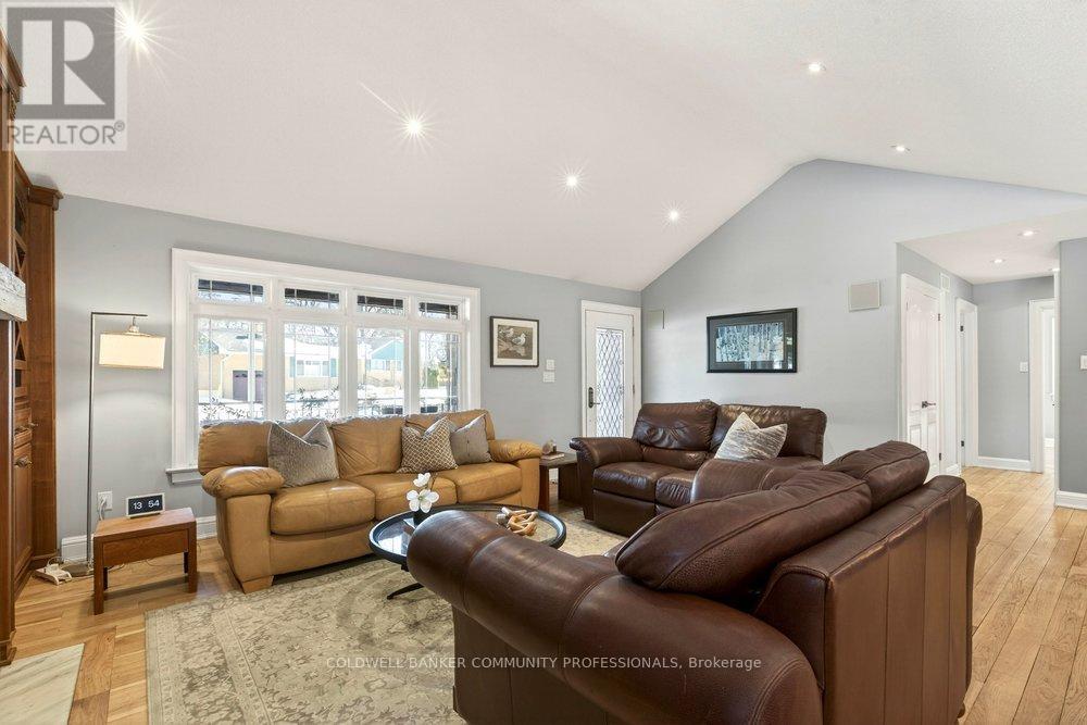 389 Clarendon Drive, Hamilton (Ancaster), Ontario  L9G 2Z1 - Photo 7 - X12855526