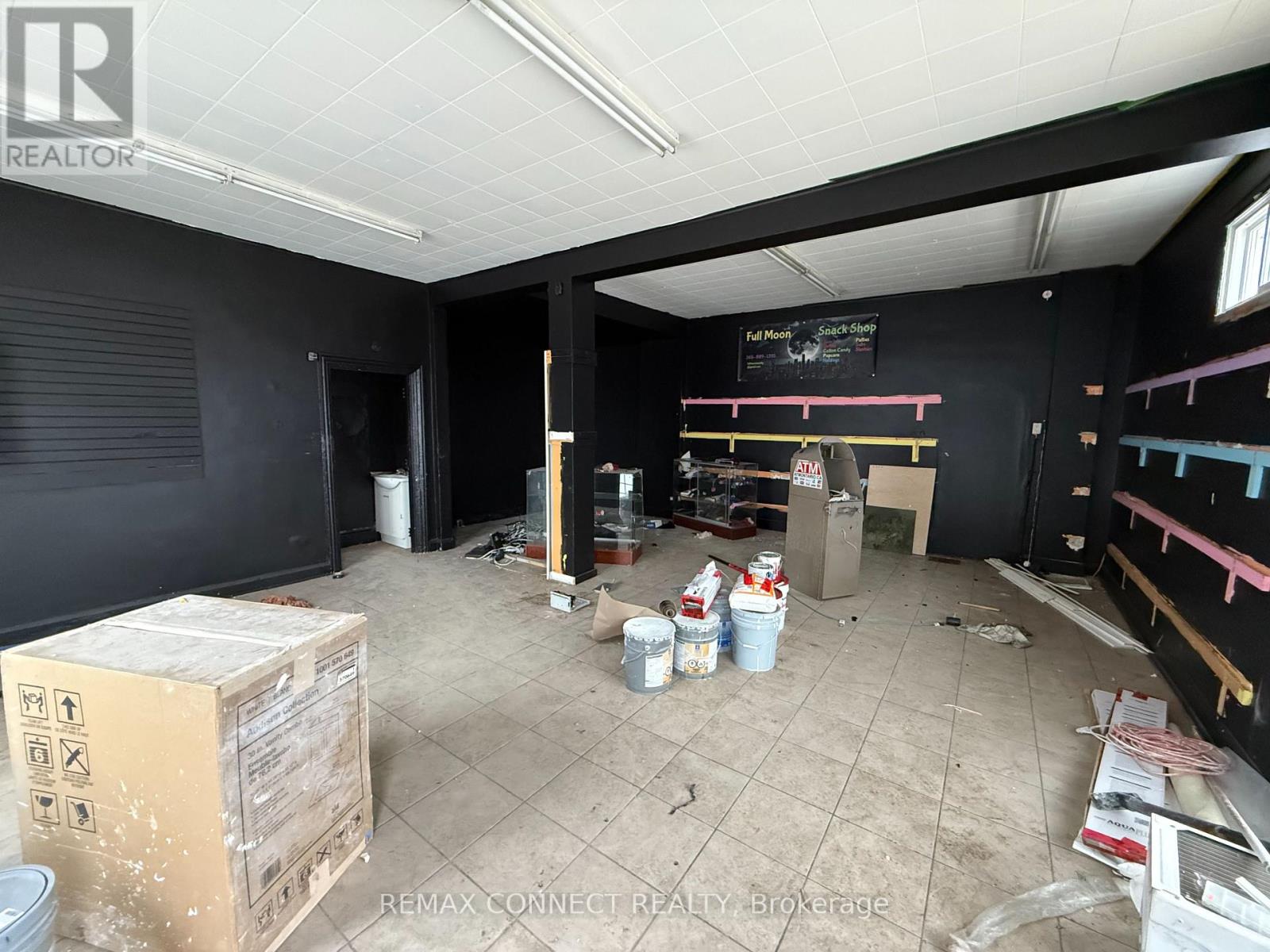 #main - 267 Catharine Street N, Hamilton (Beasley), Ontario  L8L 4S8 - Photo 4 - X12855590