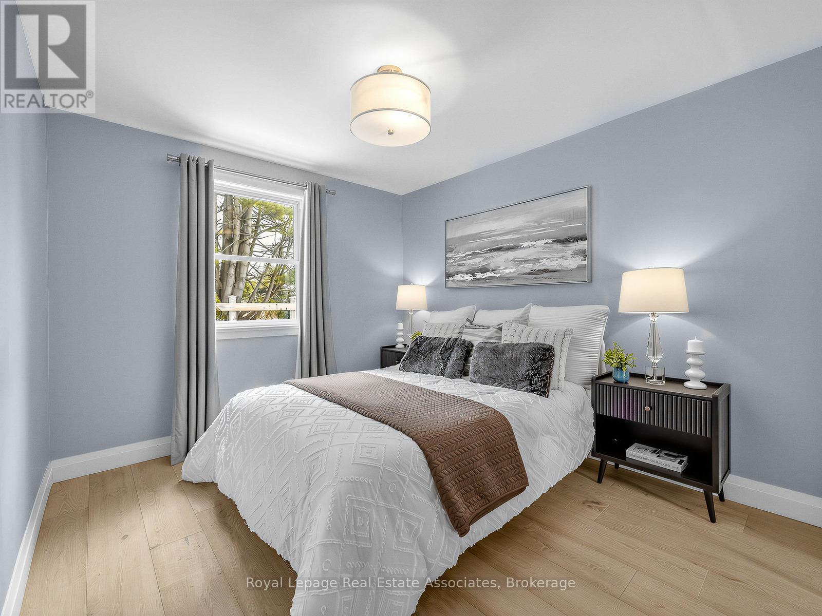 96 Angelene Street, Mississauga (Mineola), Ontario  L5G 1X2 - Photo 13 - W12849254