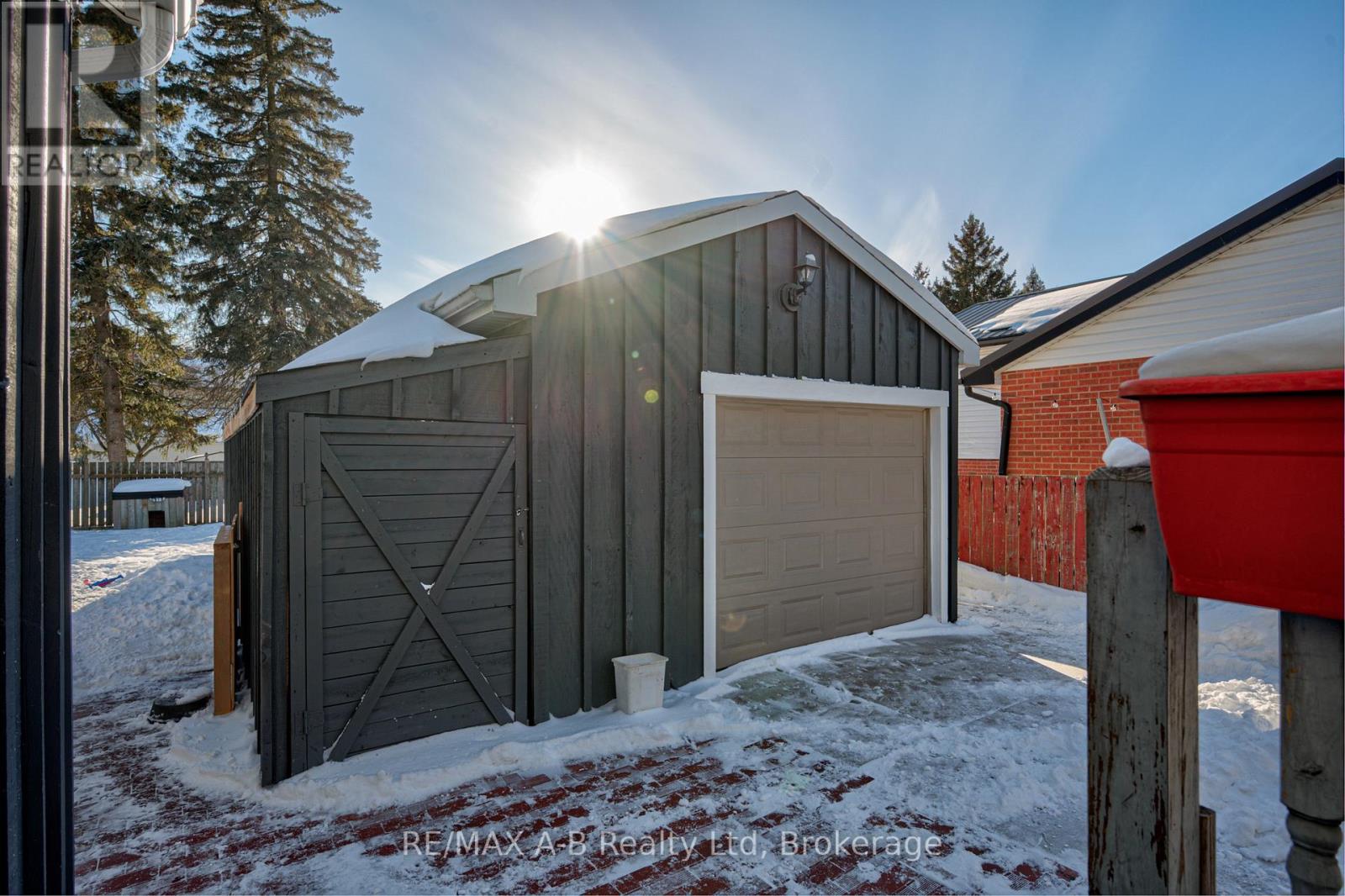 40 Blenheim Street, West Perth (Mitchell), Ontario  N0K 1N0 - Photo 4 - X12826764