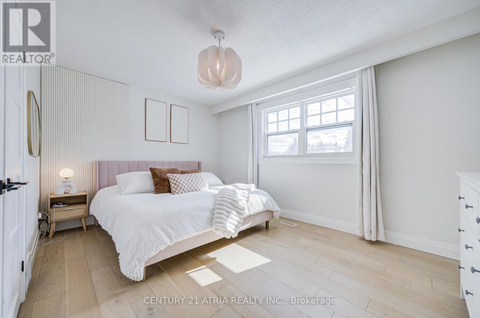 23 Ladbrooke Road, Toronto (Willowridge-Martingrove-Richview), Ontario  M3R 2A7 - Photo 17 - W12826996