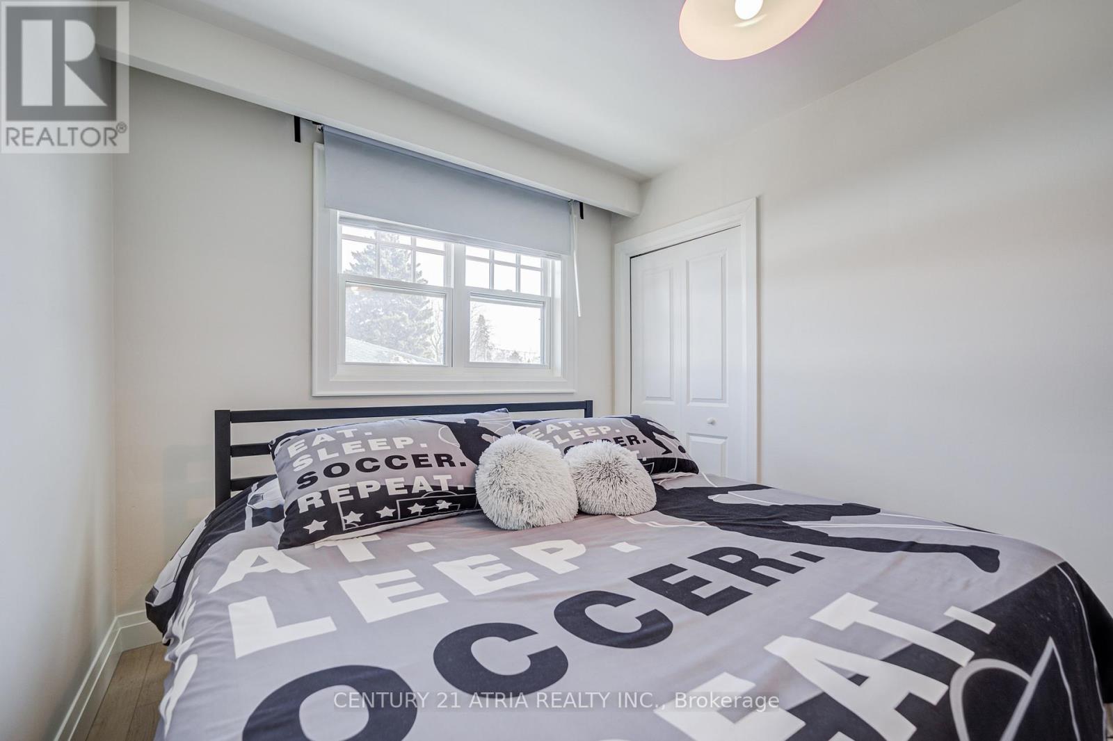 23 Ladbrooke Road, Toronto (Willowridge-Martingrove-Richview), Ontario  M3R 2A7 - Photo 19 - W12826996