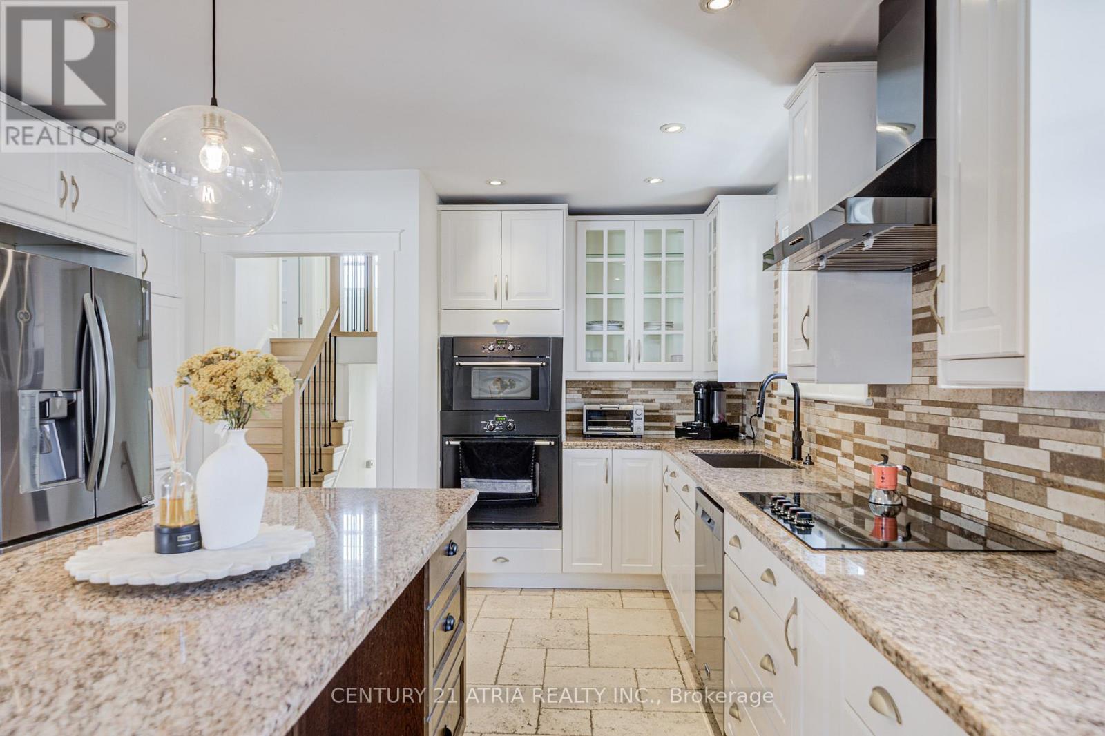 23 Ladbrooke Road, Toronto (Willowridge-Martingrove-Richview), Ontario  M3R 2A7 - Photo 11 - W12826996