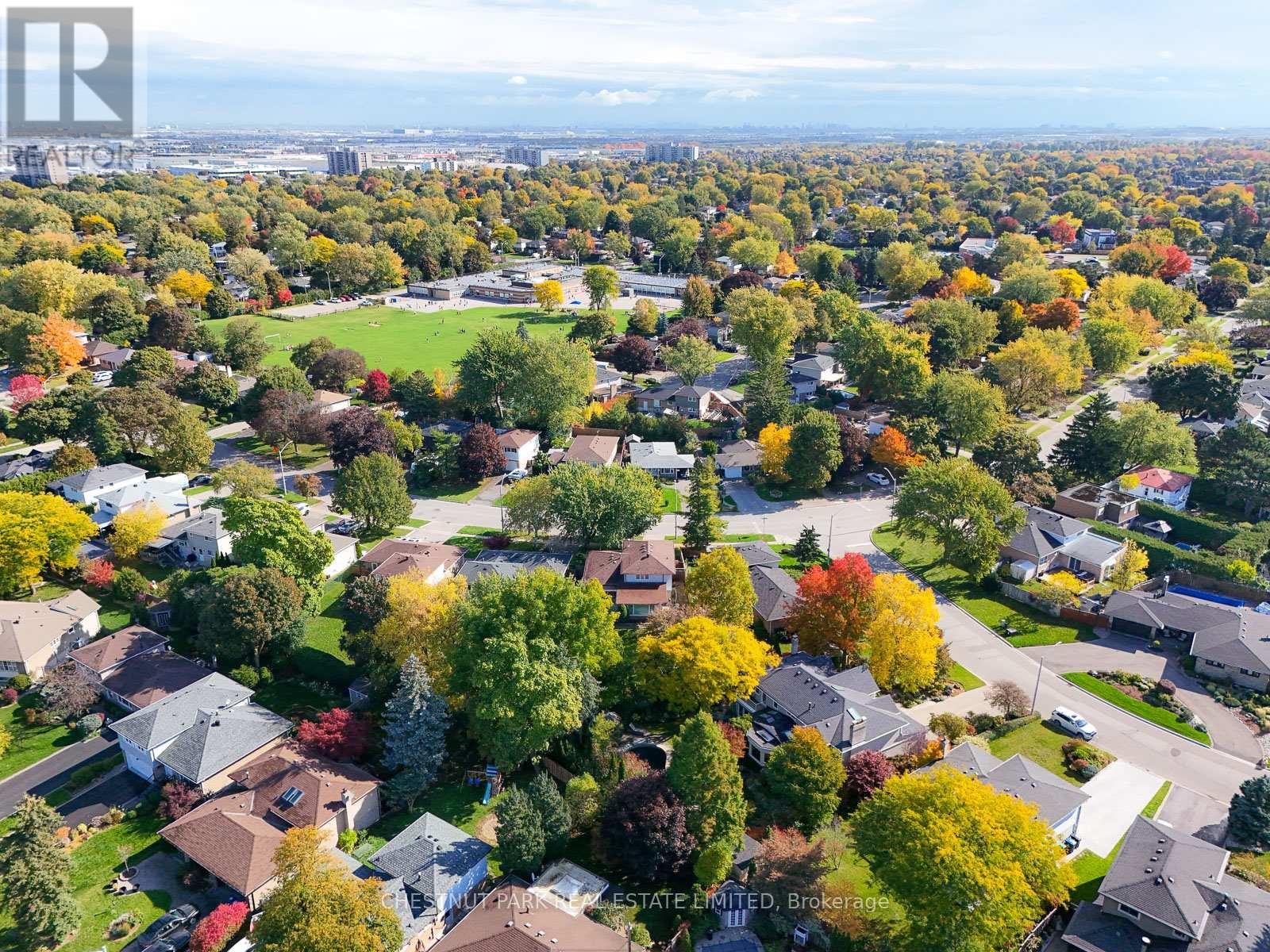 4 Cheltenham Court, Brampton, Ontario  L6W 1J3 - Photo 10 - W12794216
