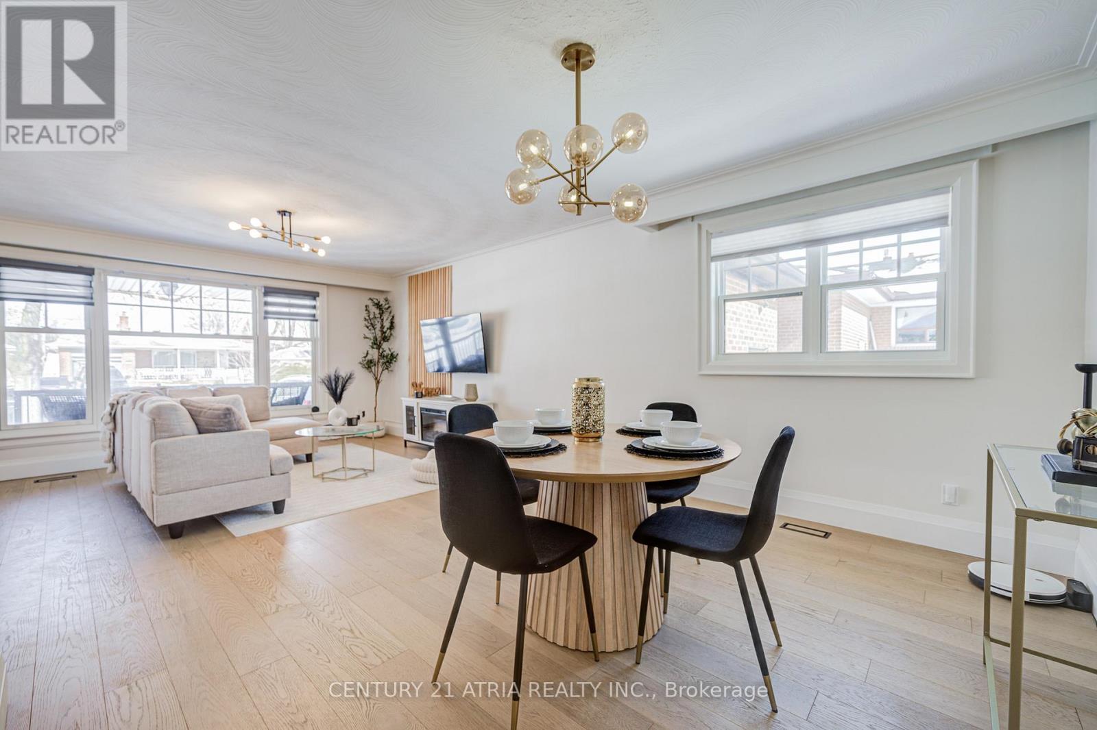 23 Ladbrooke Road, Toronto (Willowridge-Martingrove-Richview), Ontario  M3R 2A7 - Photo 9 - W12826996