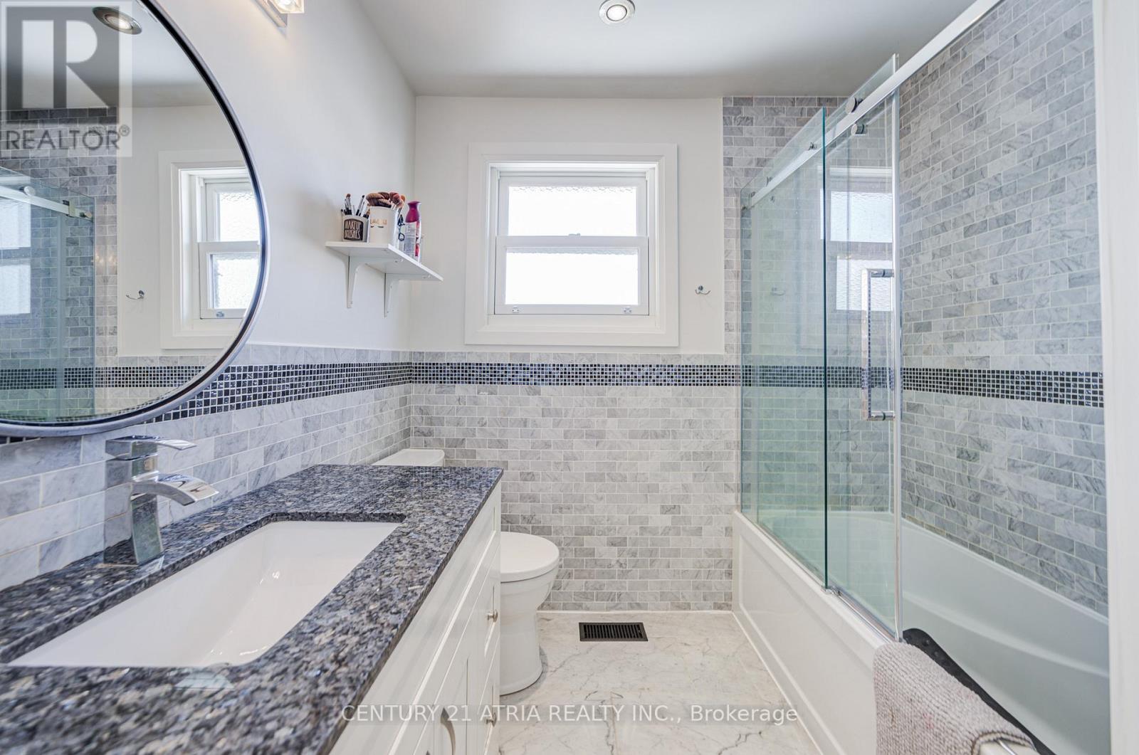 23 Ladbrooke Road, Toronto (Willowridge-Martingrove-Richview), Ontario  M3R 2A7 - Photo 22 - W12826996