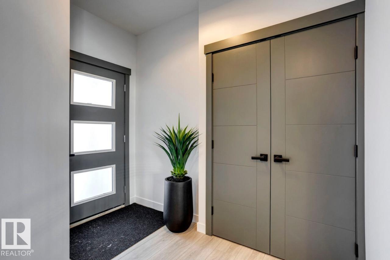 959 18 Av Nw, Edmonton, Alberta  T6T 2X3 - Photo 2 - E4474189