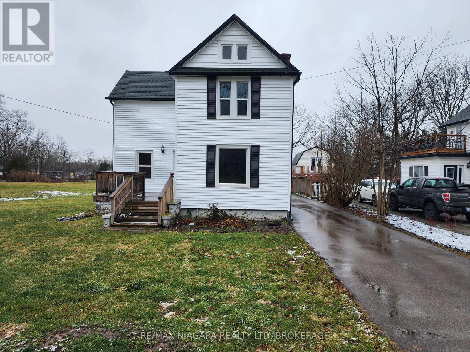 549 Ridge Road N, Fort Erie, Ontario  L0S 1N0 - Photo 2 - X12855640