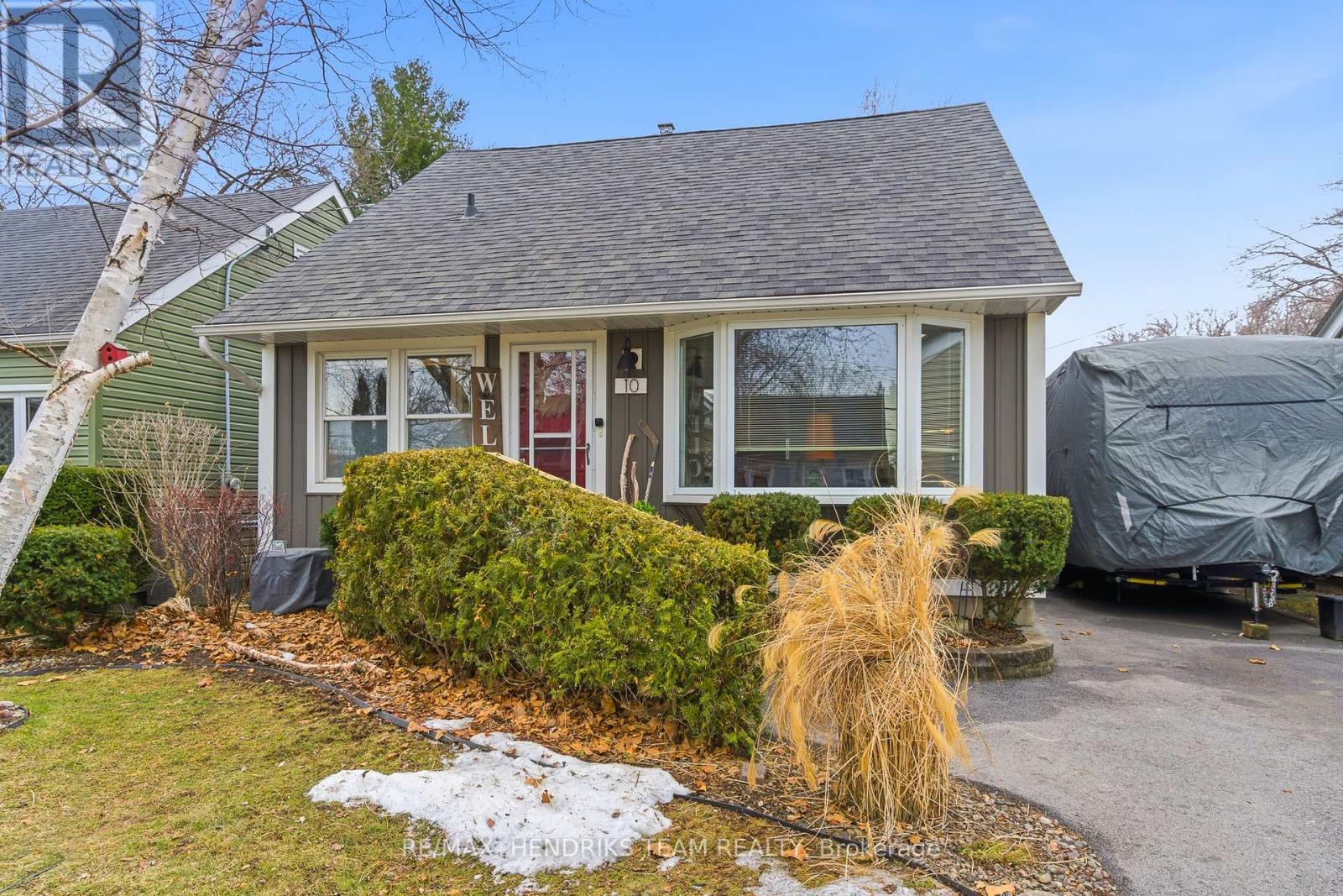 10 Alice Street, St. Catharines, Ontario  L2R 1L7 - Photo 2 - X12855658