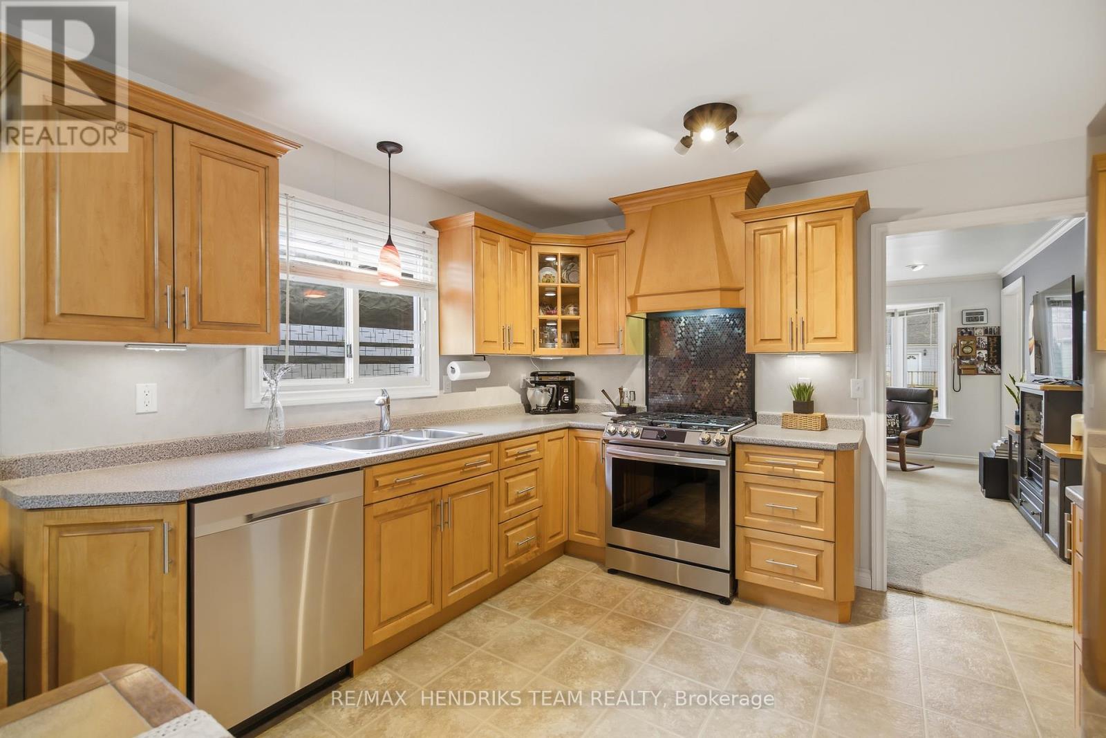 10 Alice Street, St. Catharines, Ontario  L2R 1L7 - Photo 9 - X12855658