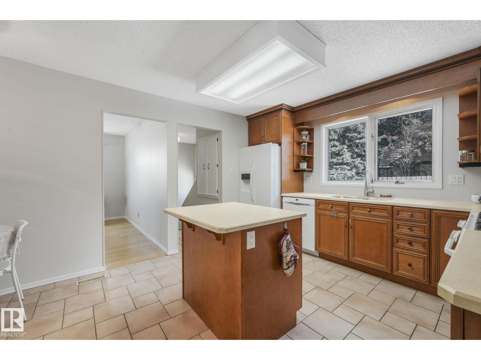 587 Wahstao Rd Nw, Edmonton, Alberta  T5T 2X9 - Photo 12 - E4476291