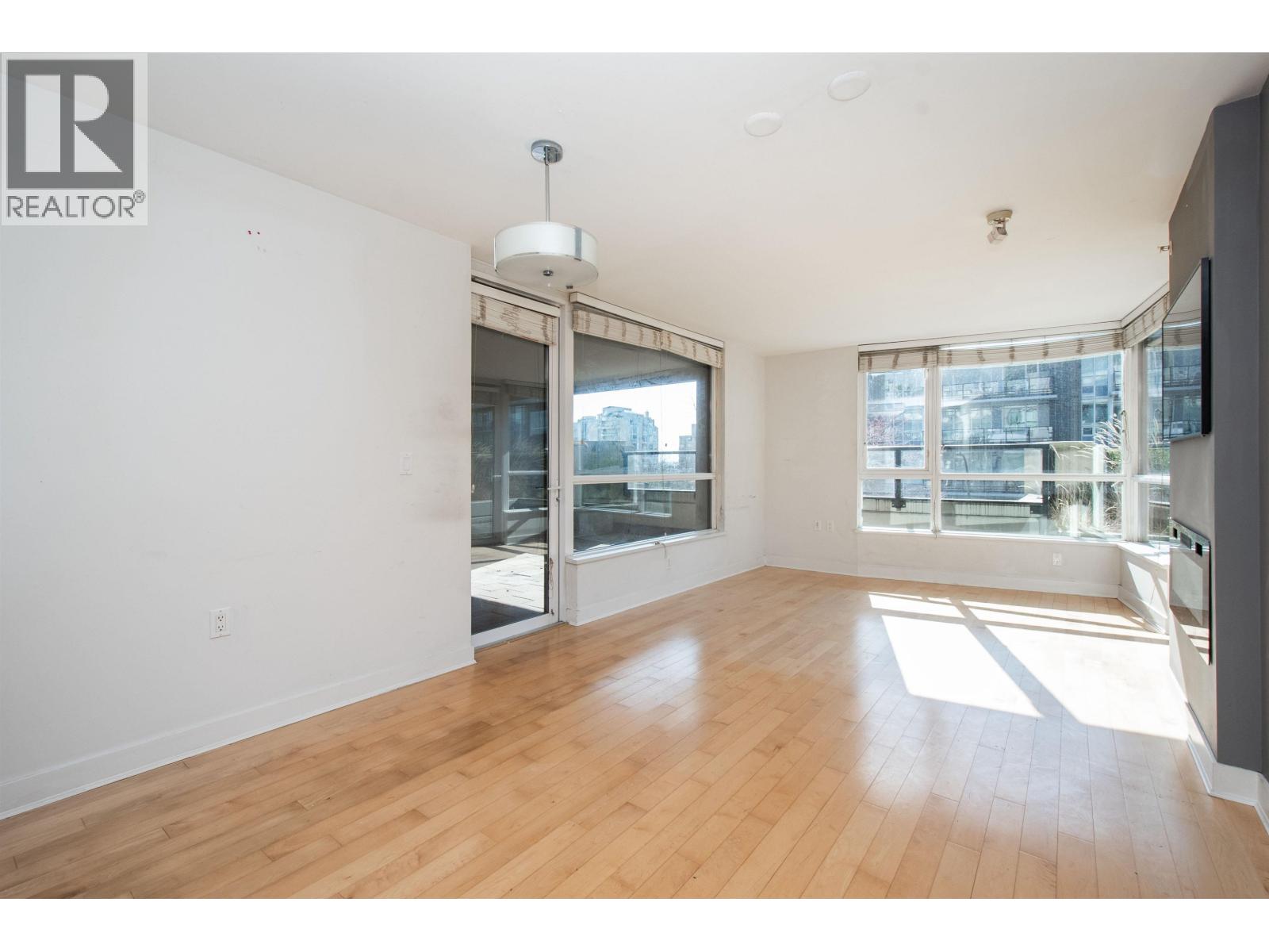 301 160 W 3rd Street, North Vancouver, British Columbia  V7M 0A9 - Photo 5 - R3096990