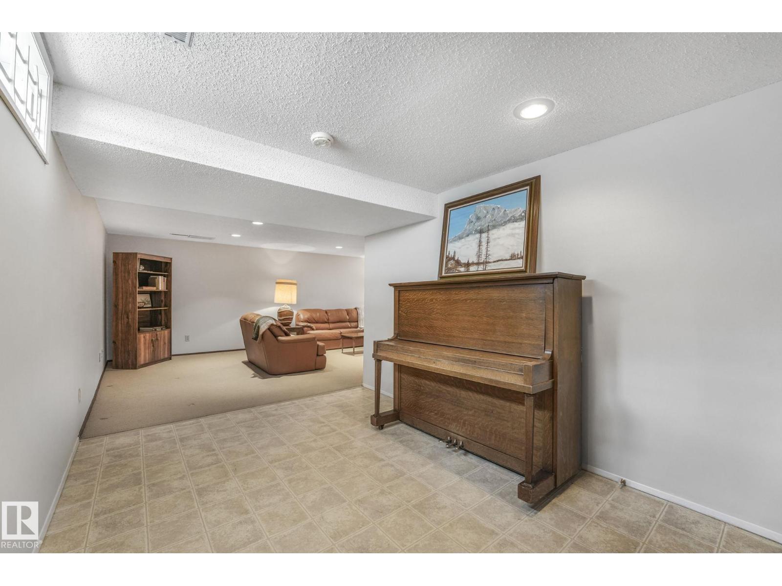 587 Wahstao Rd Nw, Edmonton, Alberta  T5T 2X9 - Photo 34 - E4476291