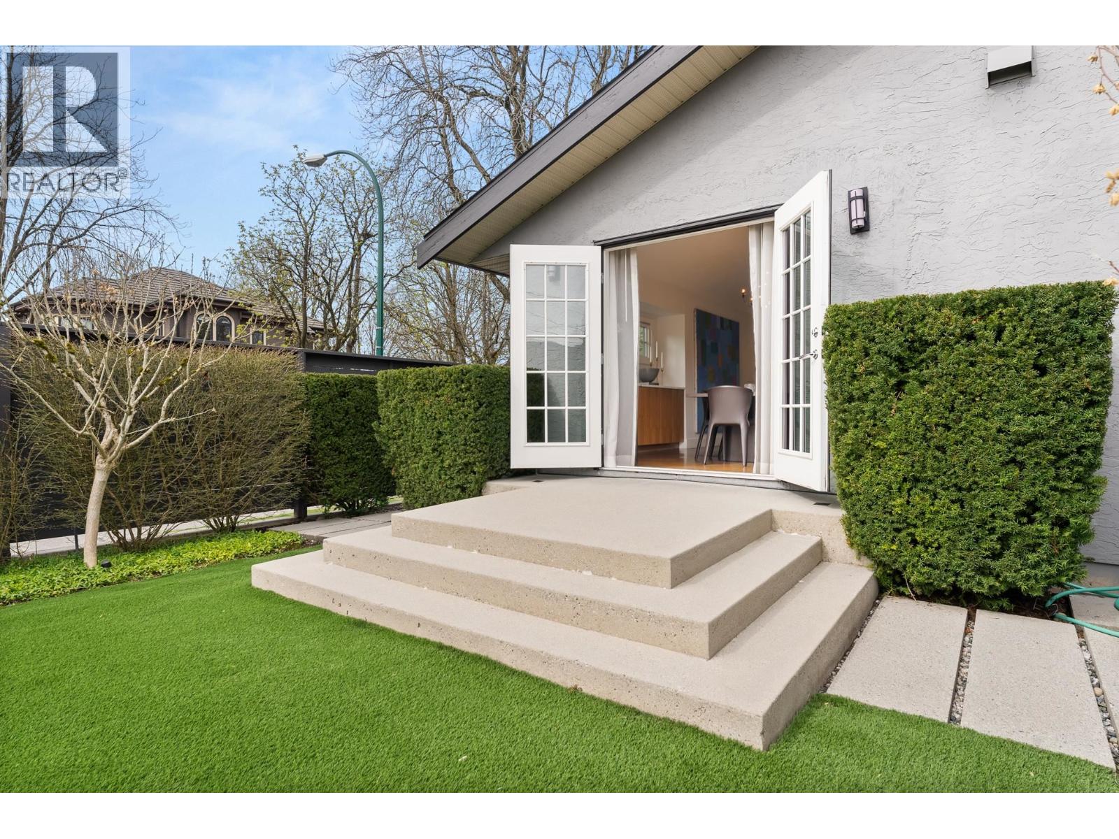 2496 W 36th Avenue, Vancouver, British Columbia  V6M 1L6 - Photo 3 - R3097016