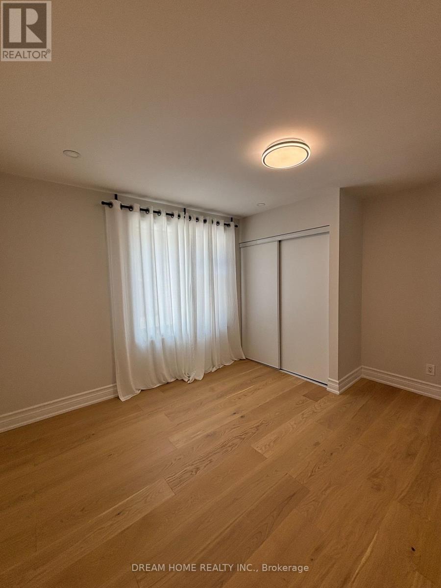 Upper - 9 Rusholme Drive E, Toronto (Little Portugal), Ontario  M6J 3K1 - Photo 10 - C12855686