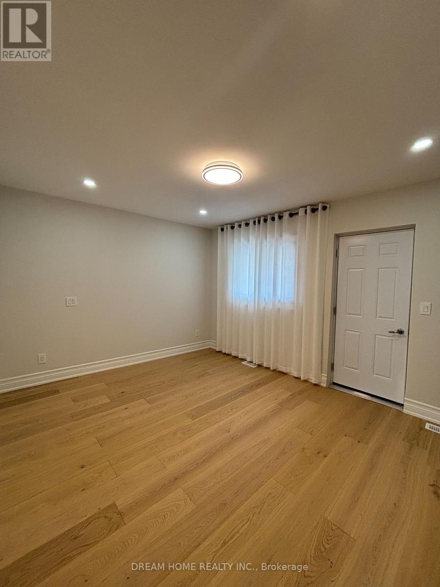 Upper - 9 Rusholme Drive E, Toronto (Little Portugal), Ontario  M6J 3K1 - Photo 12 - C12855686