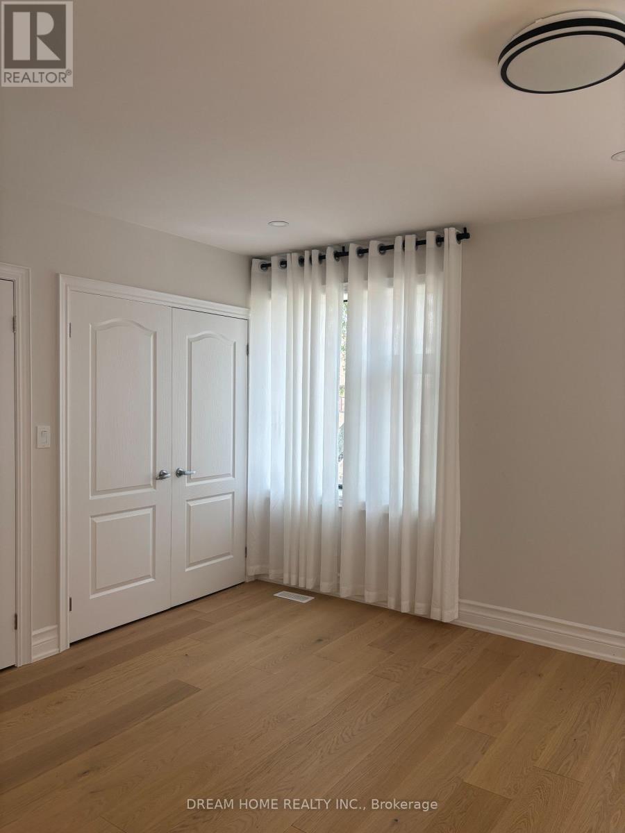 Upper - 9 Rusholme Drive E, Toronto (Little Portugal), Ontario  M6J 3K1 - Photo 13 - C12855686