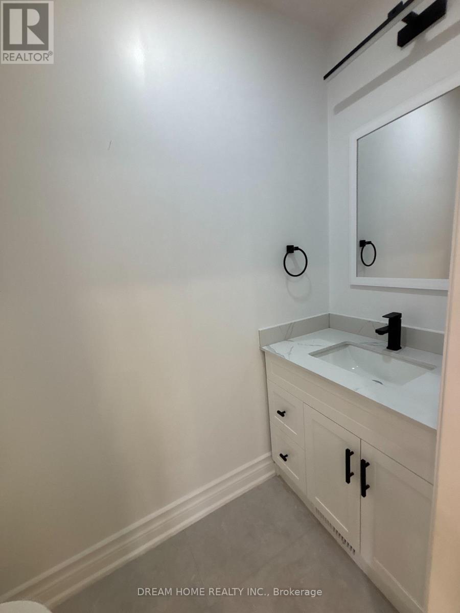 Upper - 9 Rusholme Drive E, Toronto (Little Portugal), Ontario  M6J 3K1 - Photo 17 - C12855686