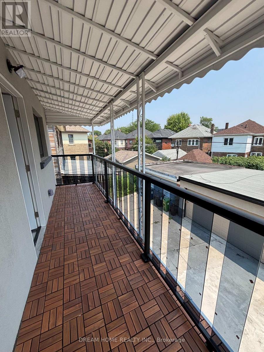 Upper - 9 Rusholme Drive E, Toronto (Little Portugal), Ontario  M6J 3K1 - Photo 18 - C12855686