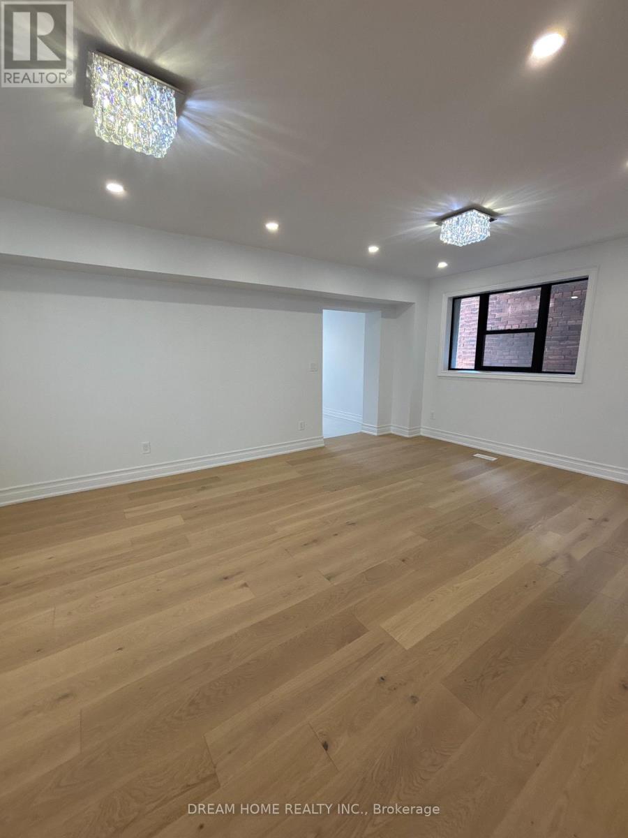 Upper - 9 Rusholme Drive E, Toronto (Little Portugal), Ontario  M6J 3K1 - Photo 5 - C12855686