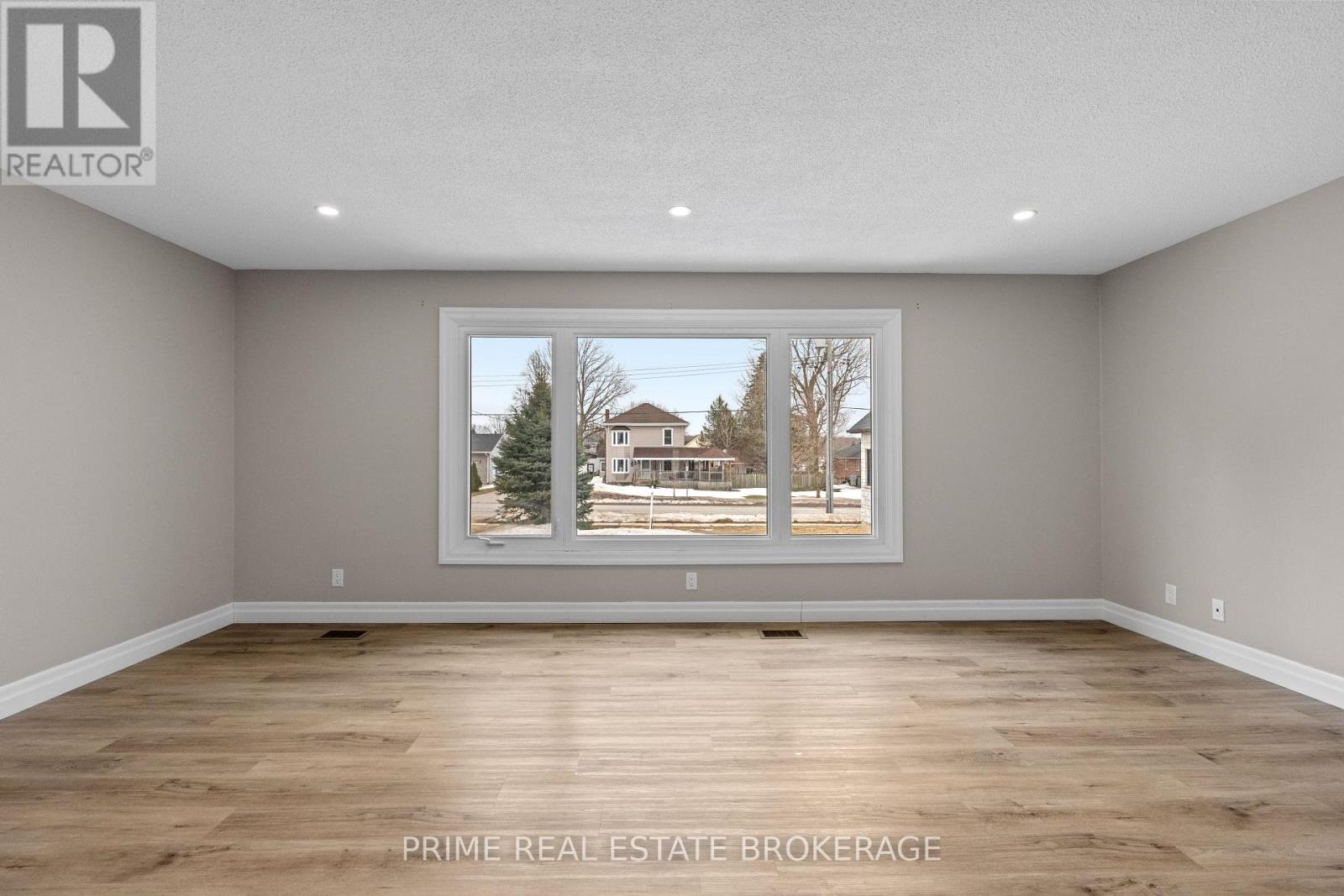 296 Huron Street W, South Huron (Exeter), Ontario  N0M 1S2 - Photo 10 - X12687998