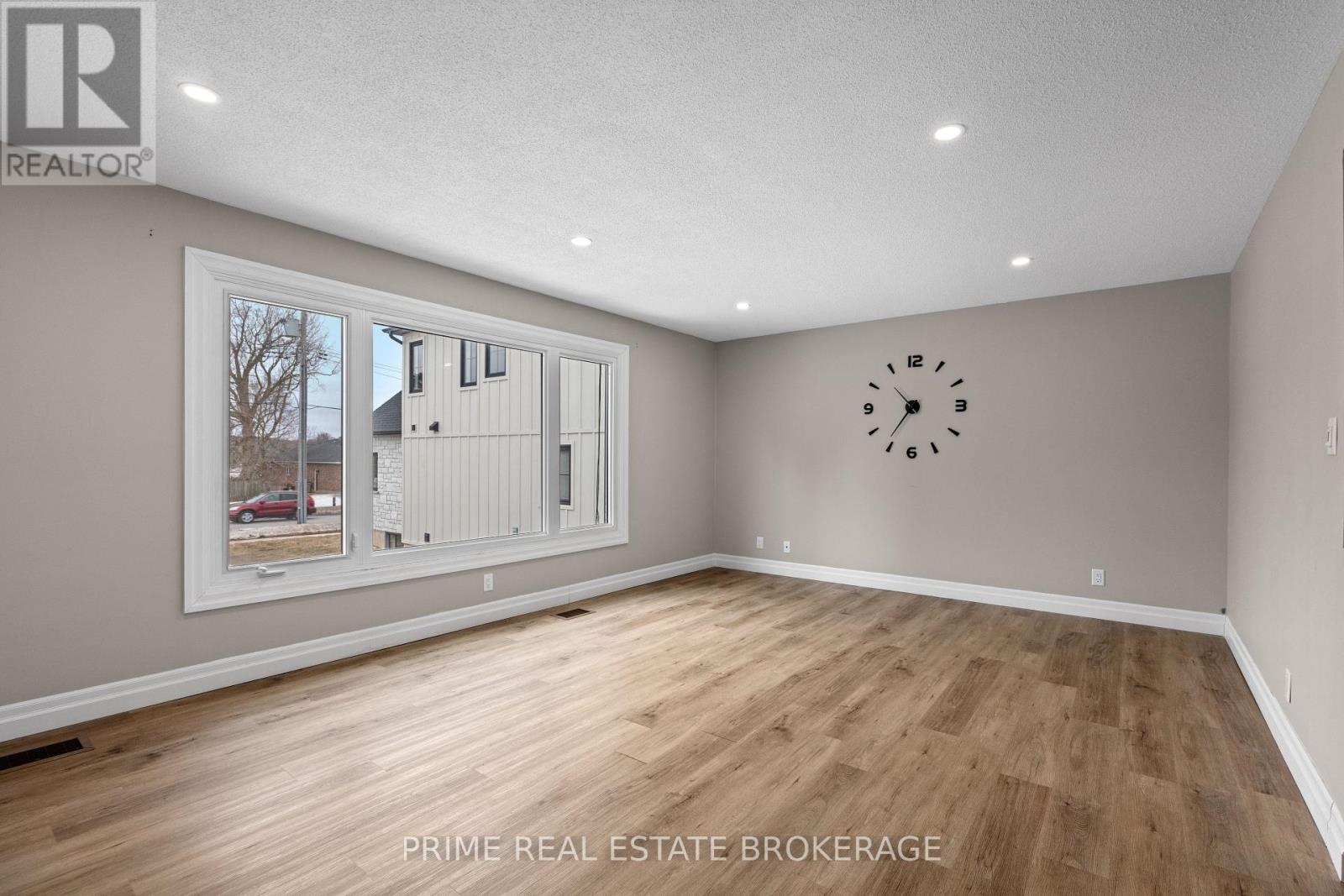 296 Huron Street W, South Huron (Exeter), Ontario  N0M 1S2 - Photo 9 - X12687998