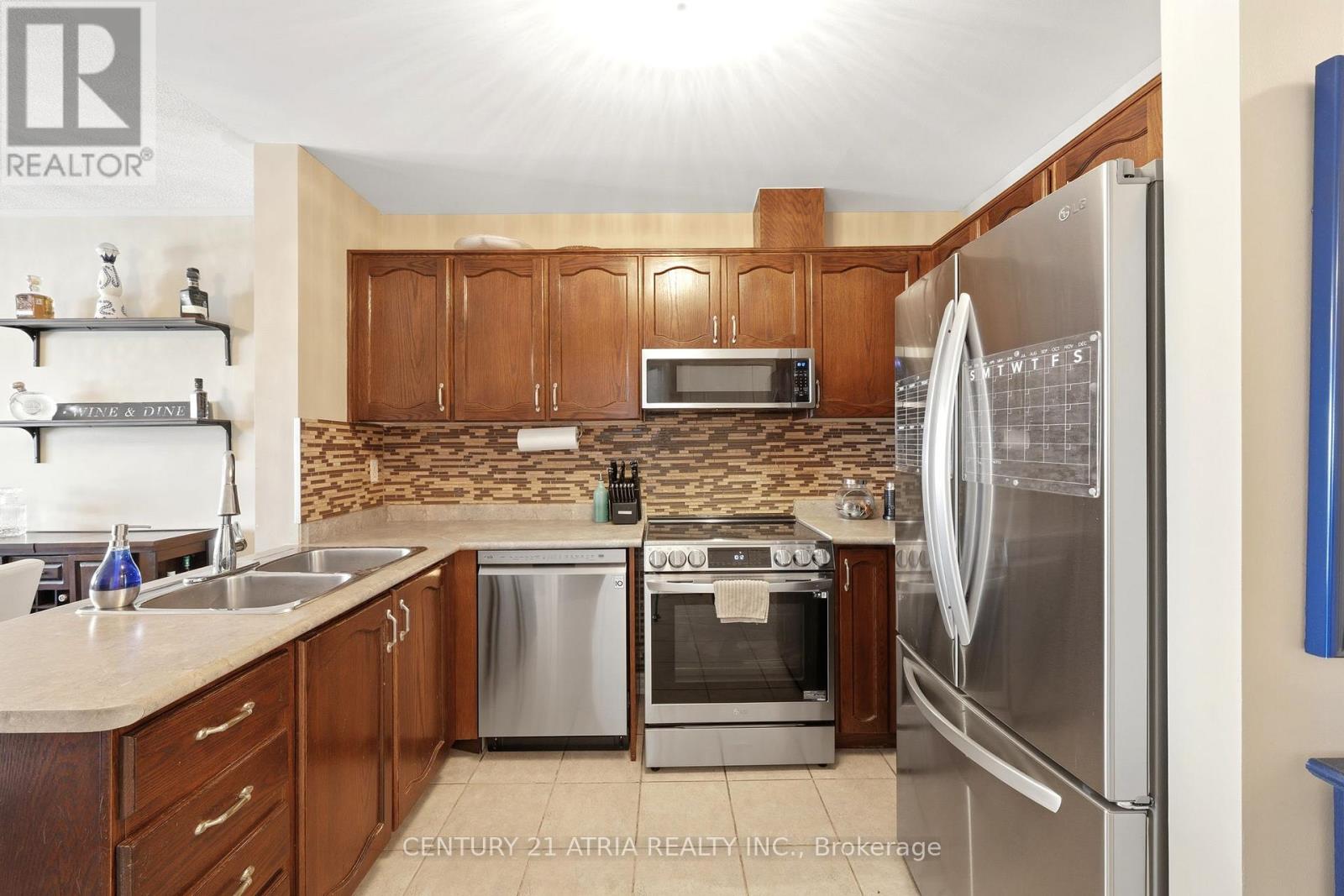 213 - 112 Simcoe Road, Bradford West Gwillimbury, Ontario  L3Y 1Y2 - Photo 10 - N12855612