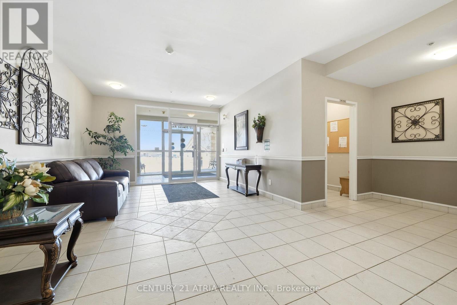 213 - 112 Simcoe Road, Bradford West Gwillimbury, Ontario  L3Y 1Y2 - Photo 4 - N12855612