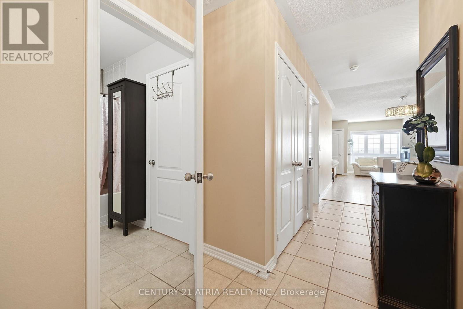 213 - 112 Simcoe Road, Bradford West Gwillimbury, Ontario  L3Y 1Y2 - Photo 7 - N12855612